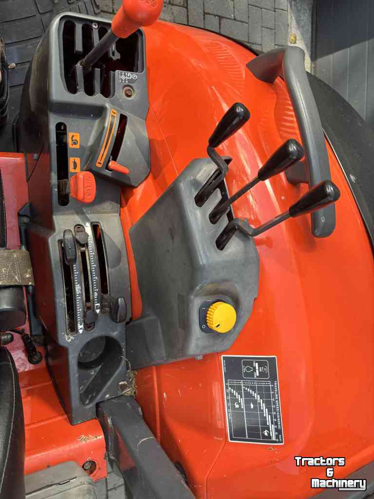 Schlepper / Traktor Kubota M7060 hydraulic shuttle