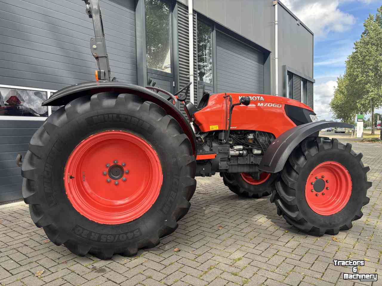 Schlepper / Traktor Kubota M7060 hydraulic shuttle