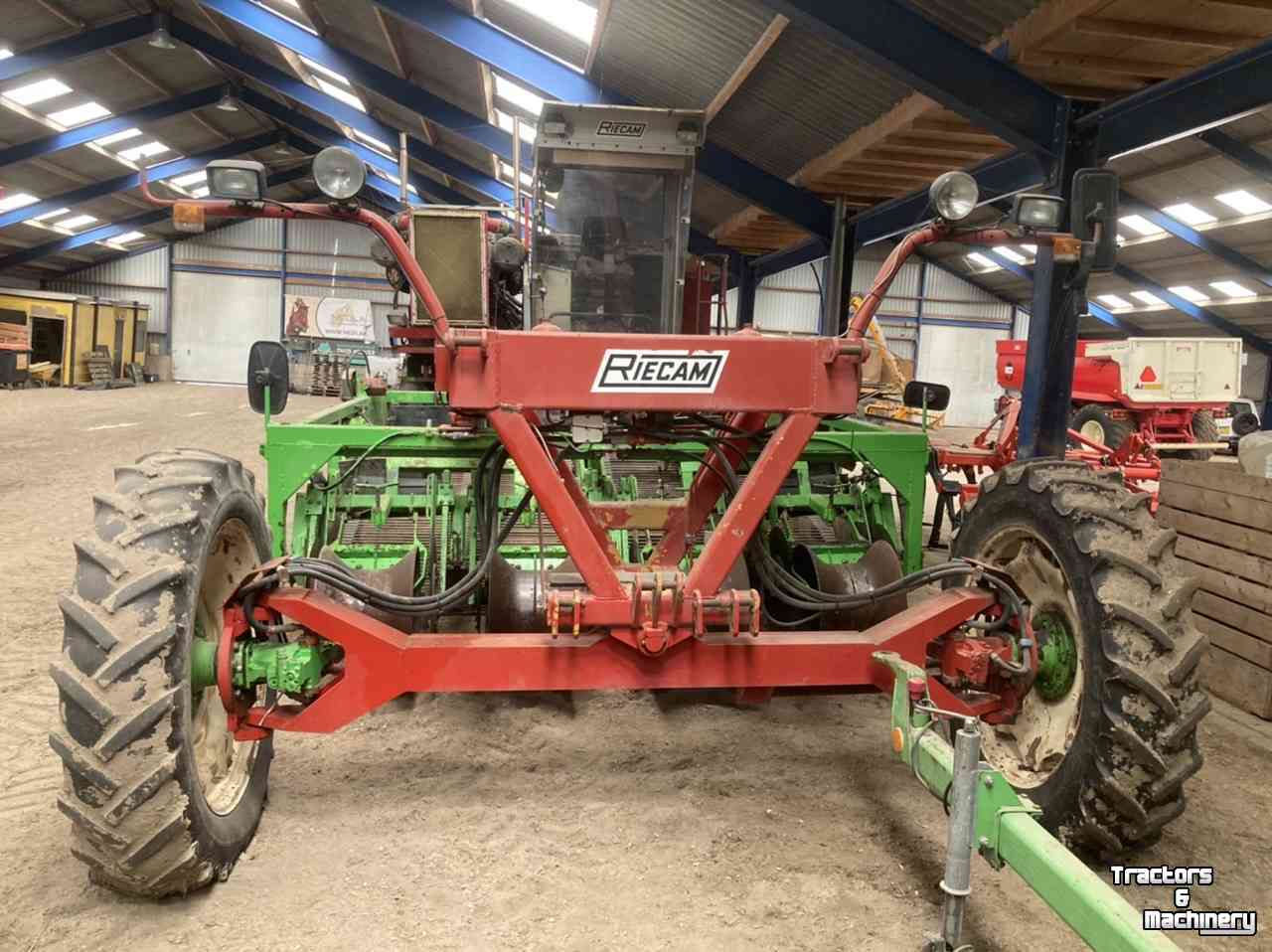 Kartoffelroder Riecam AVR 230 | voorraadrooier | Axiaal  | 4 rijen | zwadrooier