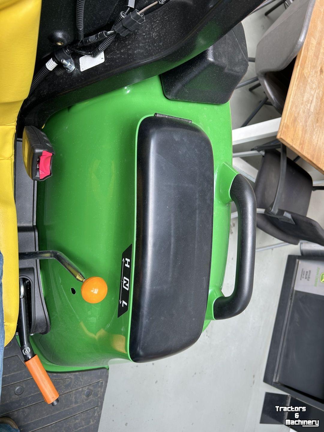 Obsttraktor John Deere 3038E