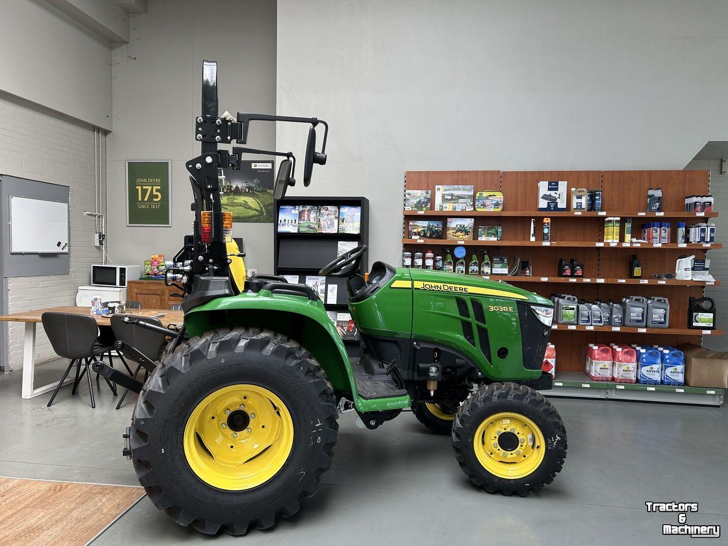 Obsttraktor John Deere 3038E