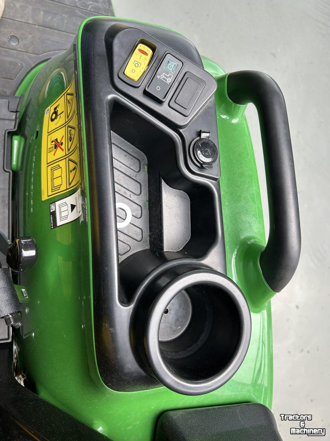 Obsttraktor John Deere 3038E