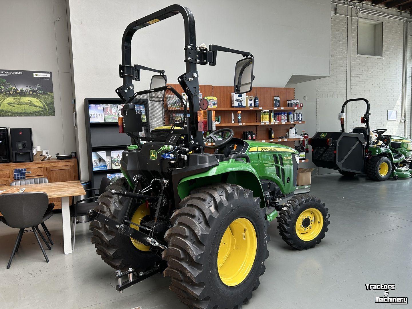 Obsttraktor John Deere 3038E