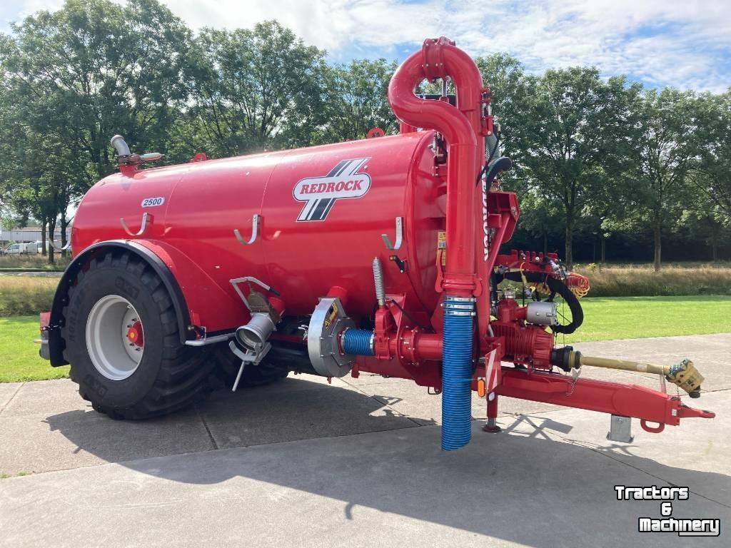 Gülletankwagen / Güllefässer Redrock Mesttank 2500