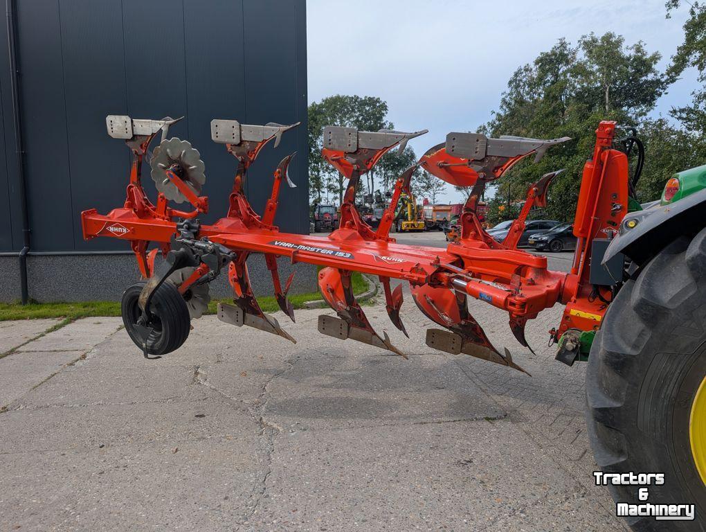 Pflüge Kuhn 4 SCHAARPLOEG TYPE VARIMASTER VM153