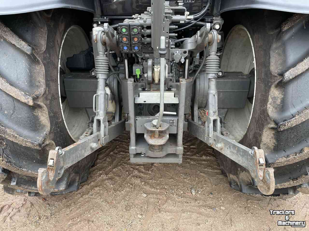 Schlepper / Traktoren Valtra N114 EH