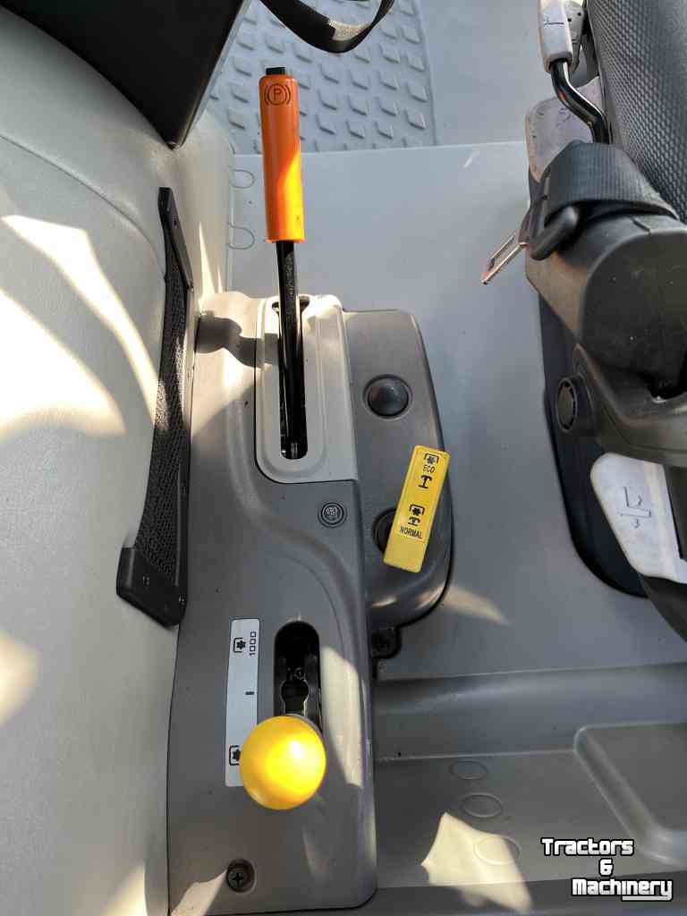 Schlepper / Traktor Deutz-Fahr 5115