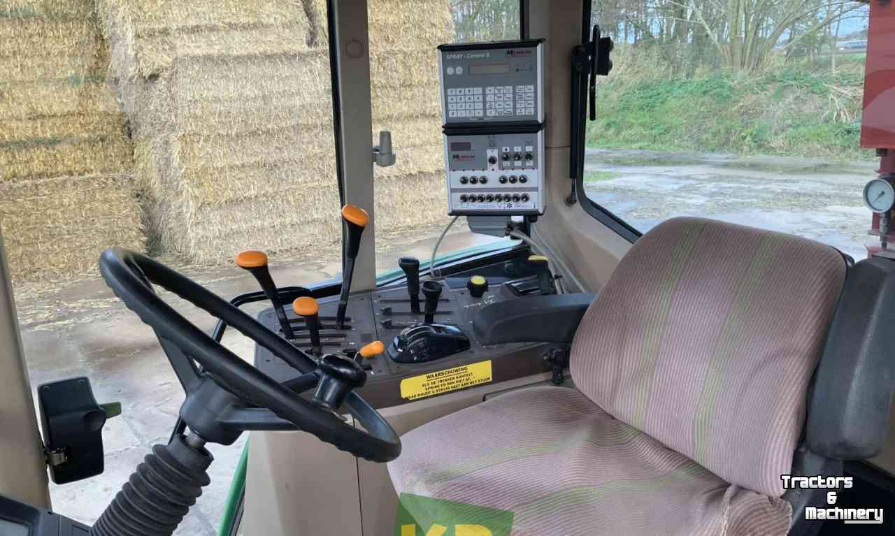 Schlepper / Traktoren John Deere 6110 SE Tractor + Hardi TwinForce Veldspuit