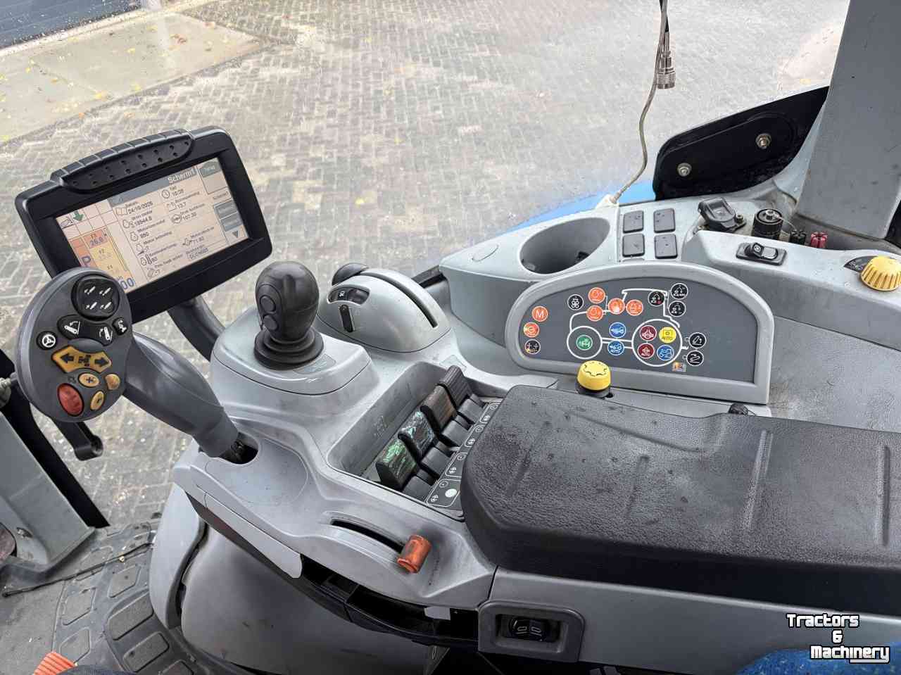 Schlepper / Traktor New Holland T7060 autocommand