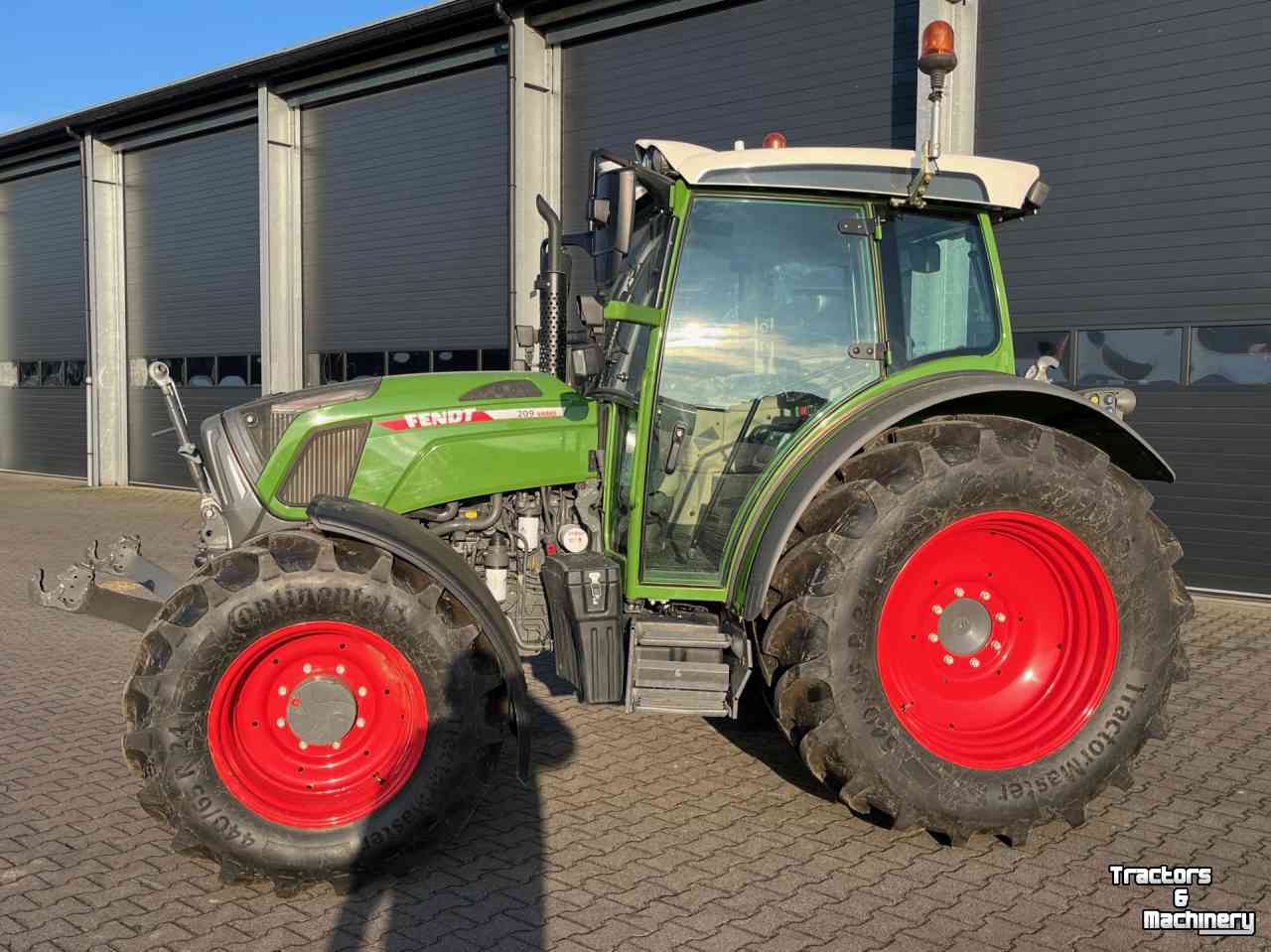 Schlepper / Traktoren Fendt 209 S