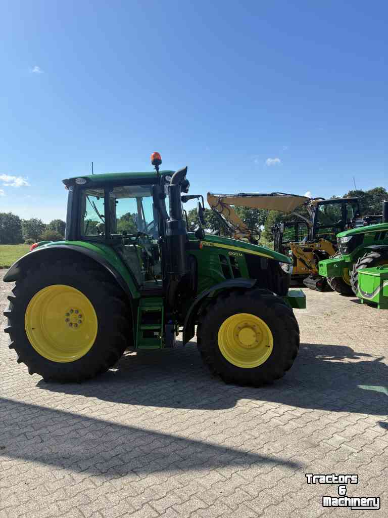 Schlepper / Traktor John Deere 6100M