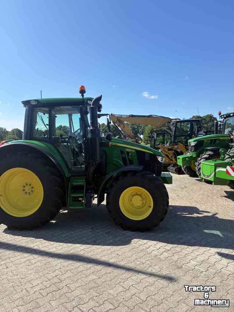 Schlepper / Traktor John Deere 6100M