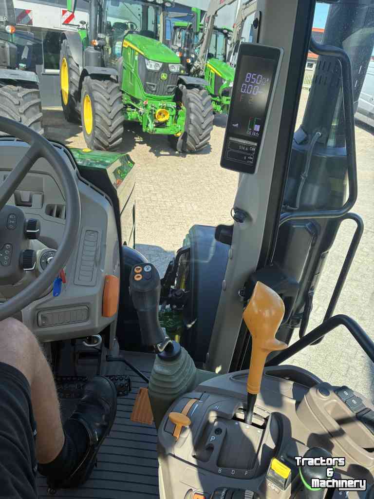 Schlepper / Traktor John Deere 6100M