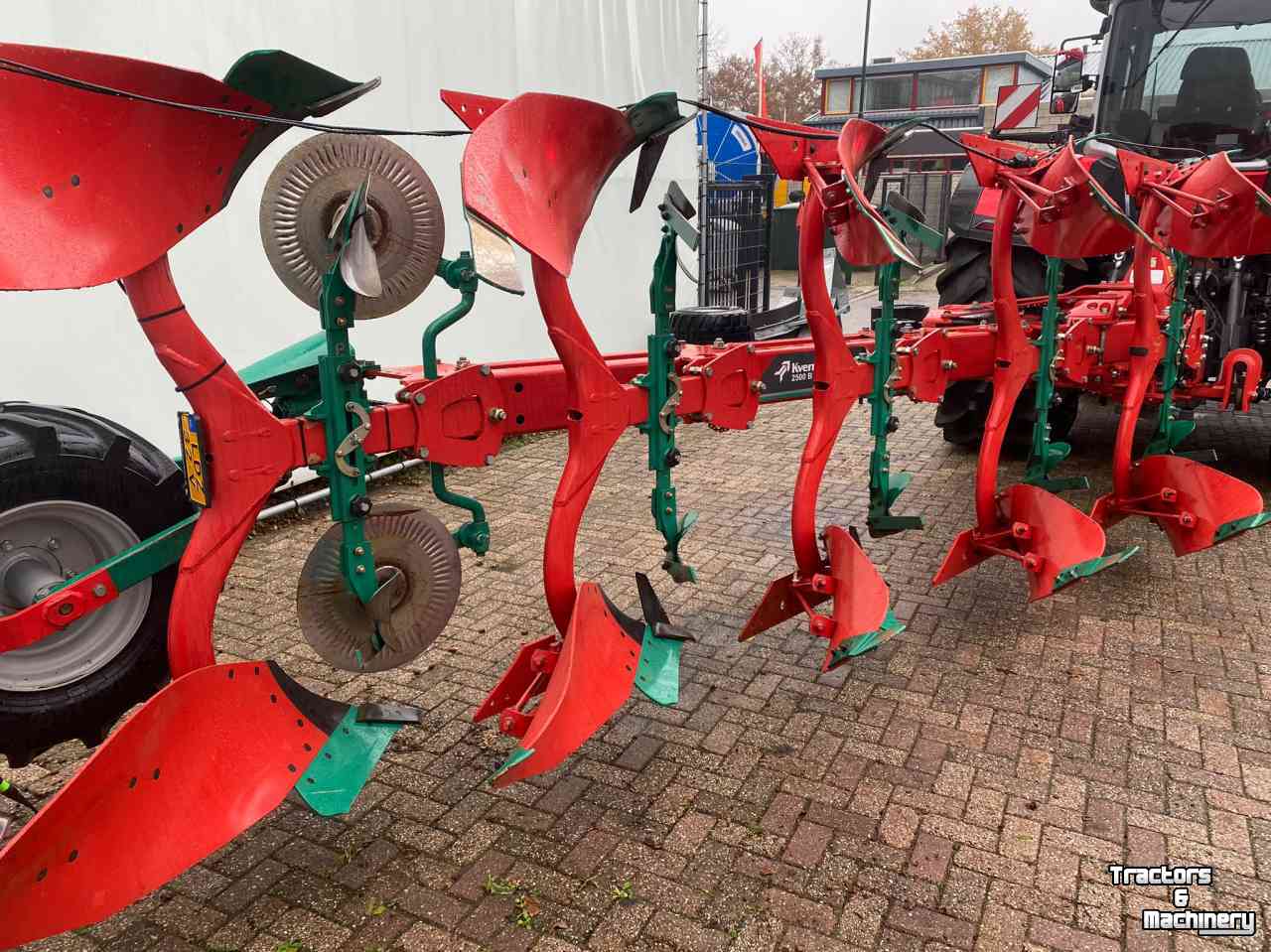 Pflüge Kverneland 2500S i-Plough ploeg met nieuwe slijtdelen!
