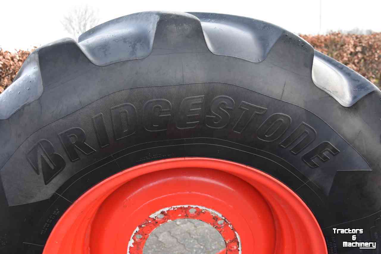 Räder, Reifen, Felgen & Distanzringe Bridgestone 710/55R30