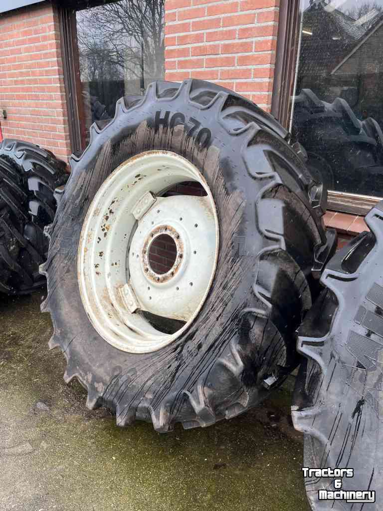 Räder, Reifen, Felgen & Distanzringe Mitas AC70 520/70R38 en 420/70R28 wielen