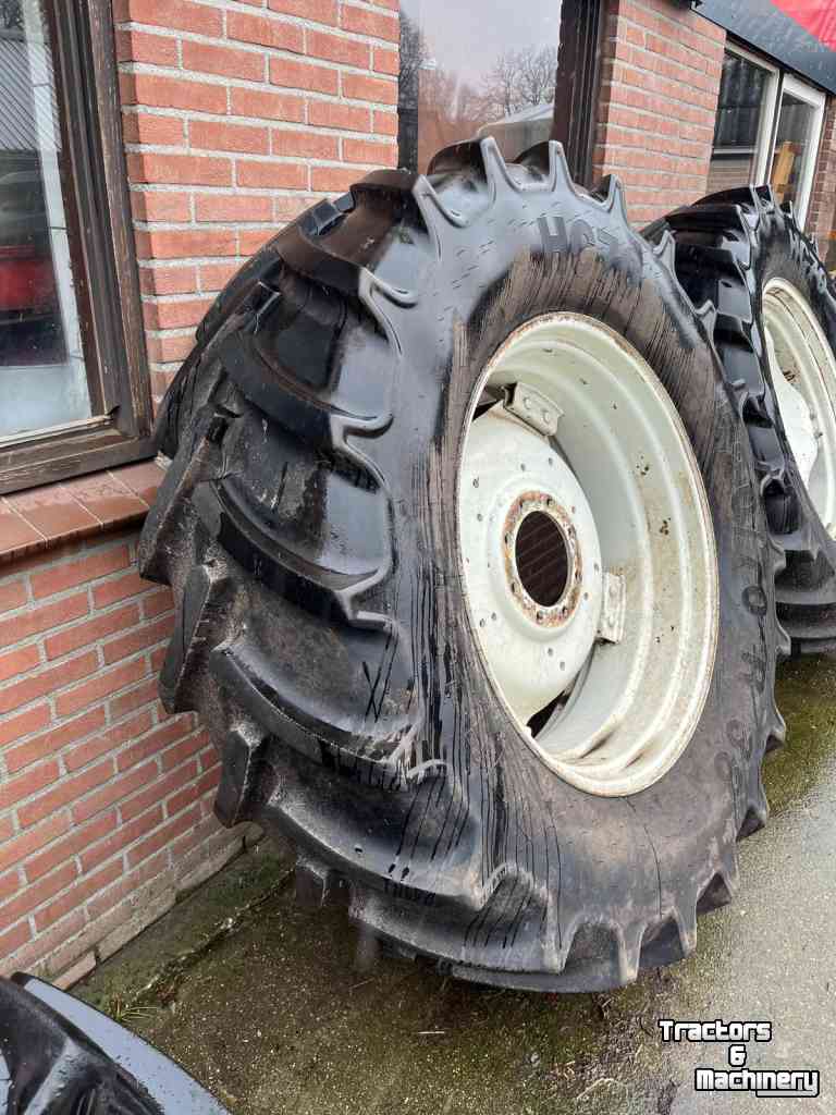 Räder, Reifen, Felgen & Distanzringe Mitas AC70 520/70R38 en 420/70R28 wielen