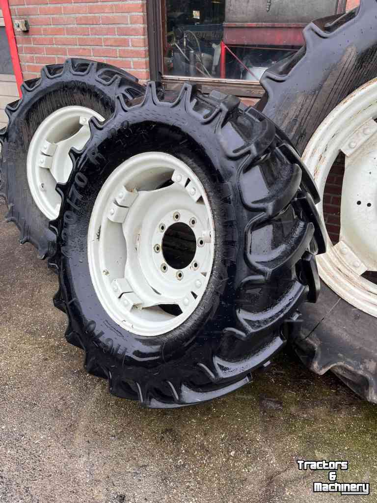 Räder, Reifen, Felgen & Distanzringe Mitas AC70 520/70R38 en 420/70R28 wielen