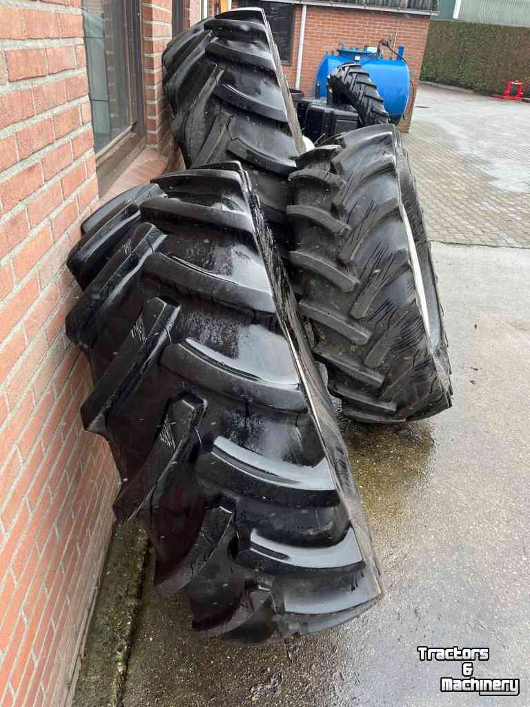 Räder, Reifen, Felgen & Distanzringe Mitas AC70 520/70R38 en 420/70R28 wielen