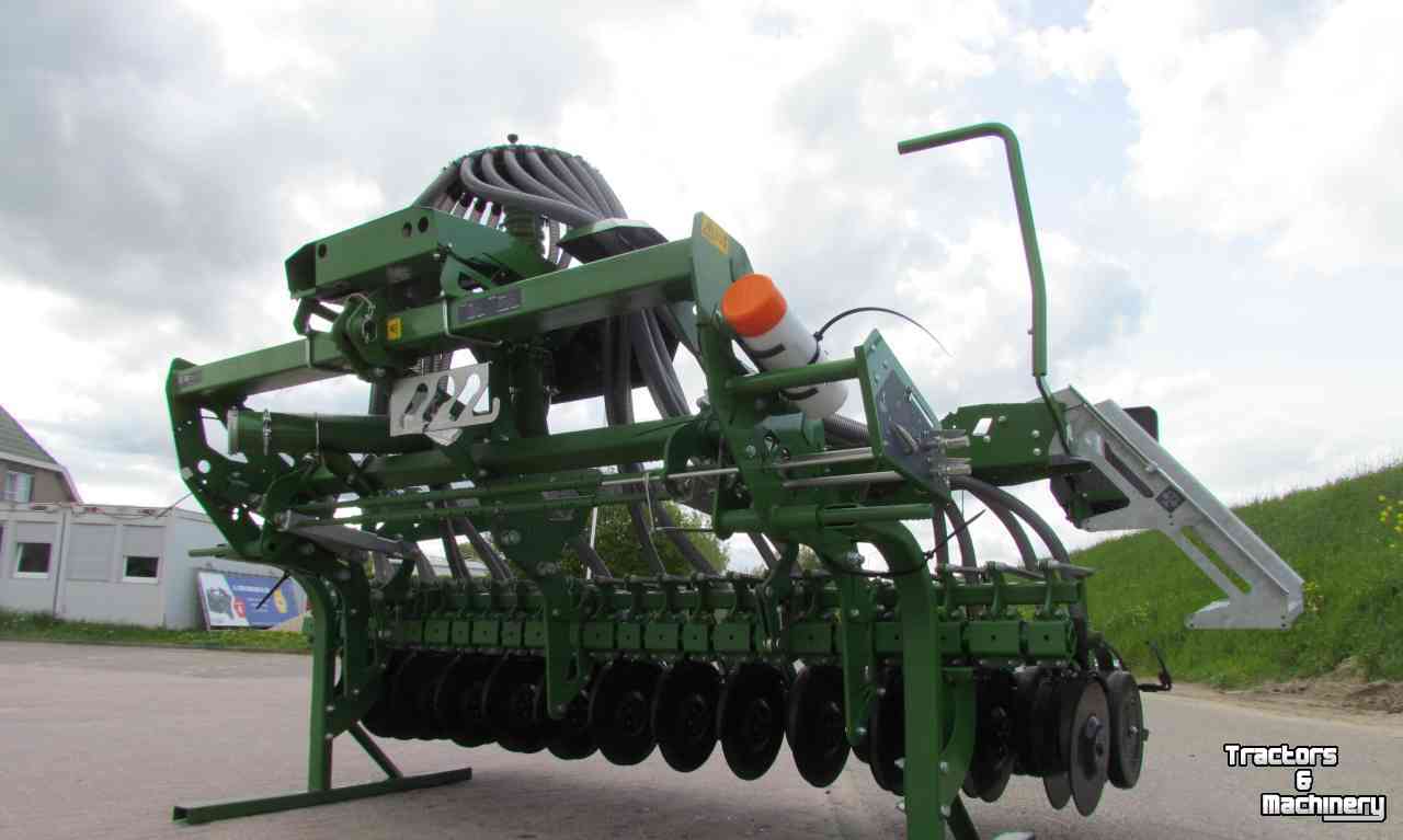 Drillmaschine Amazone Avant 3002 Aanbouwzaaimachine