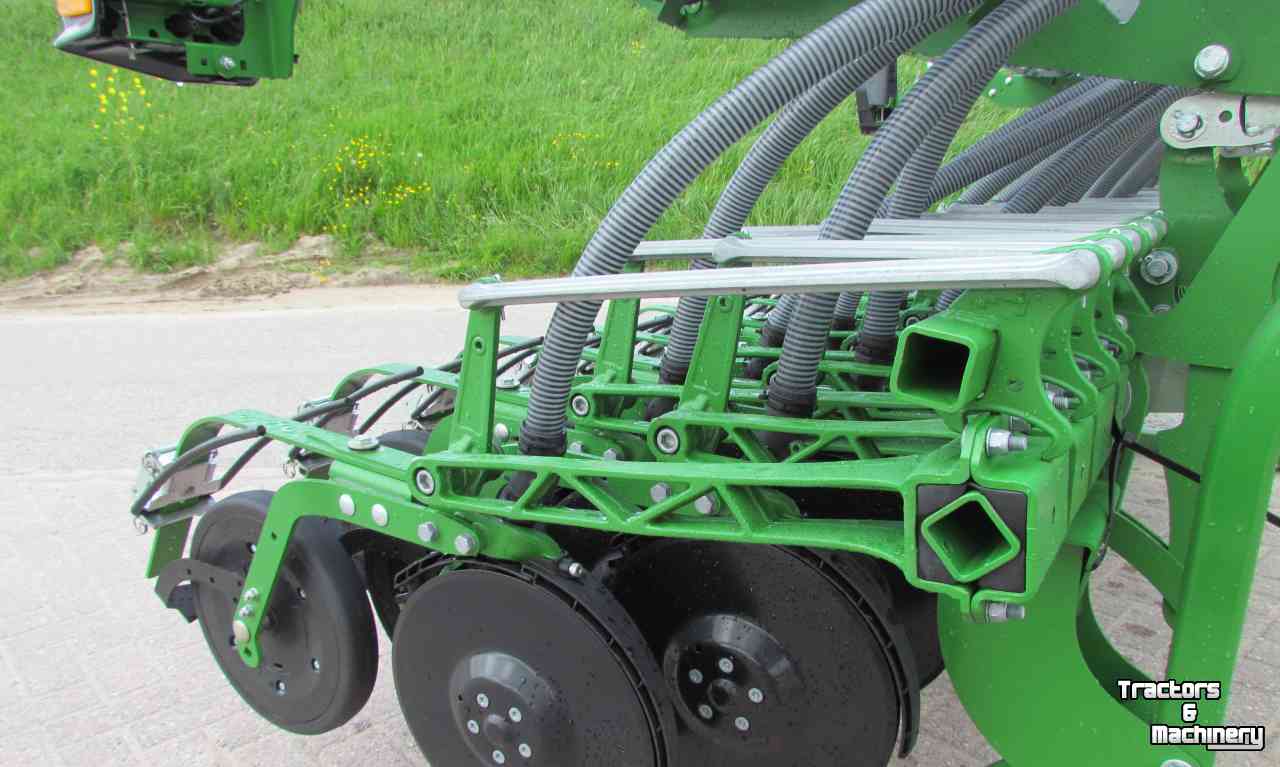 Drillmaschine Amazone Avant 3002 Aanbouwzaaimachine