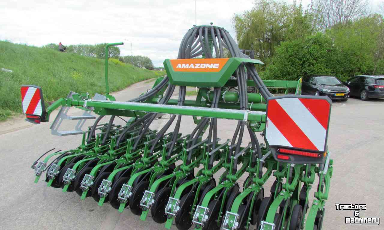 Drillmaschine Amazone Avant 3002 Aanbouwzaaimachine