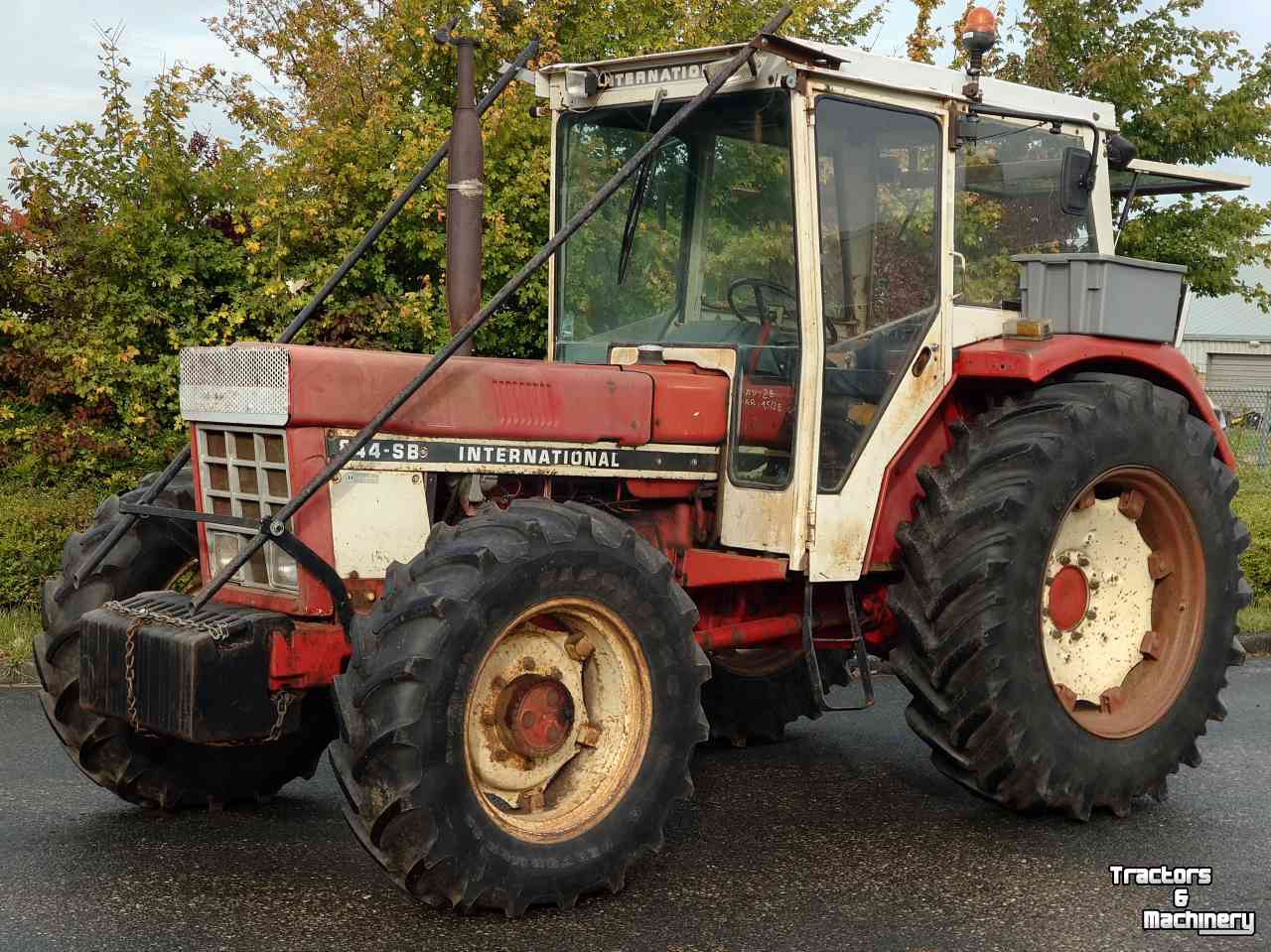 Schlepper / Traktor International 844 SB