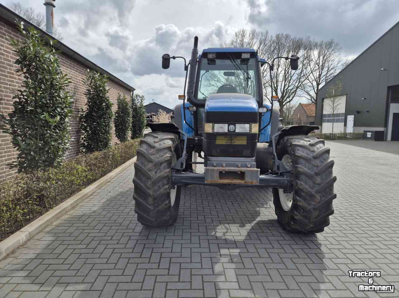 Schlepper / Traktor New Holland 8260