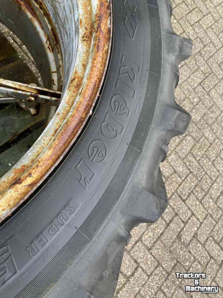 Räder, Reifen, Felgen & Distanzringe Kleber Dubbellucht 13.6R38