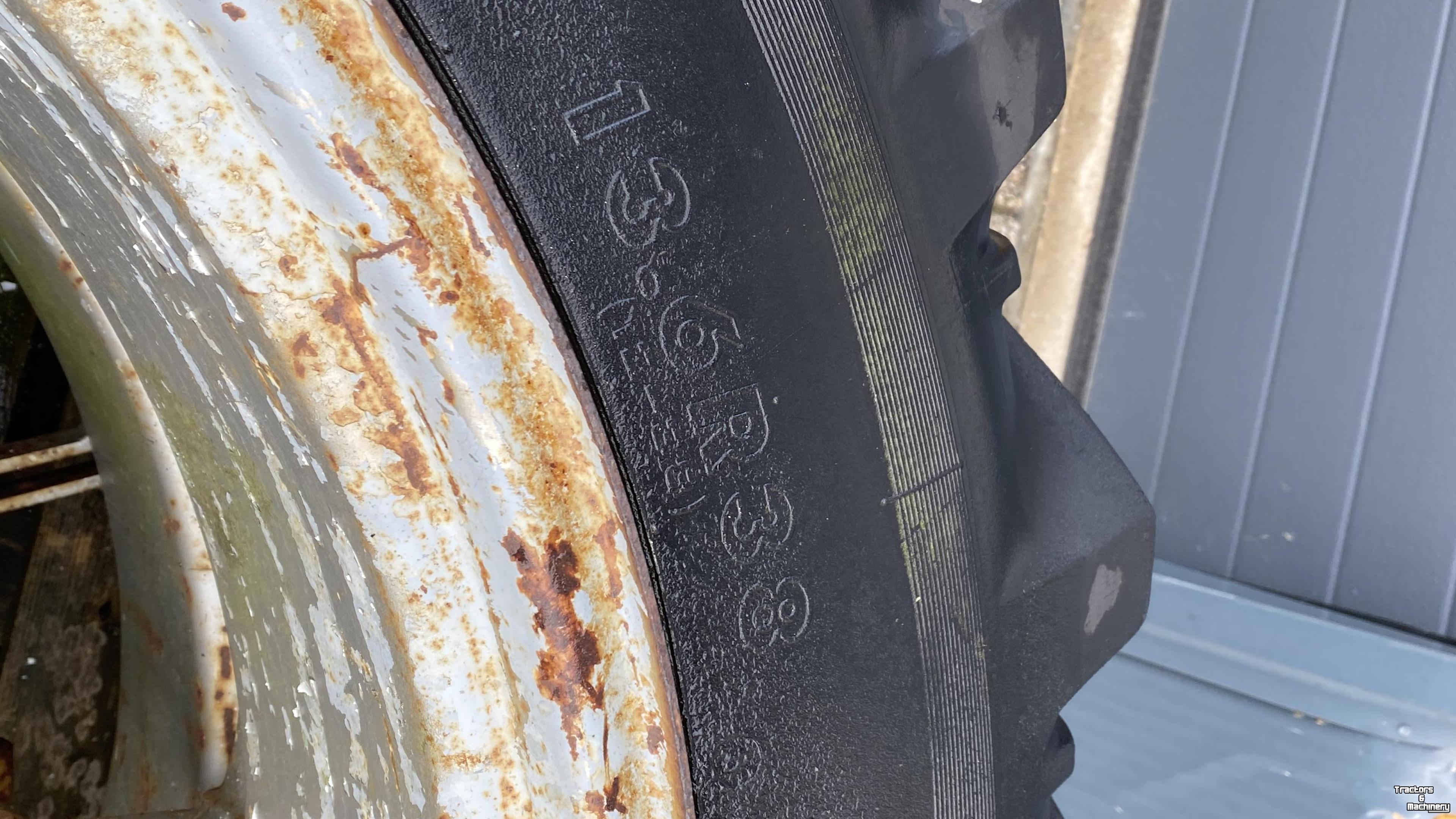 Räder, Reifen, Felgen & Distanzringe Kleber Dubbellucht 13.6R38