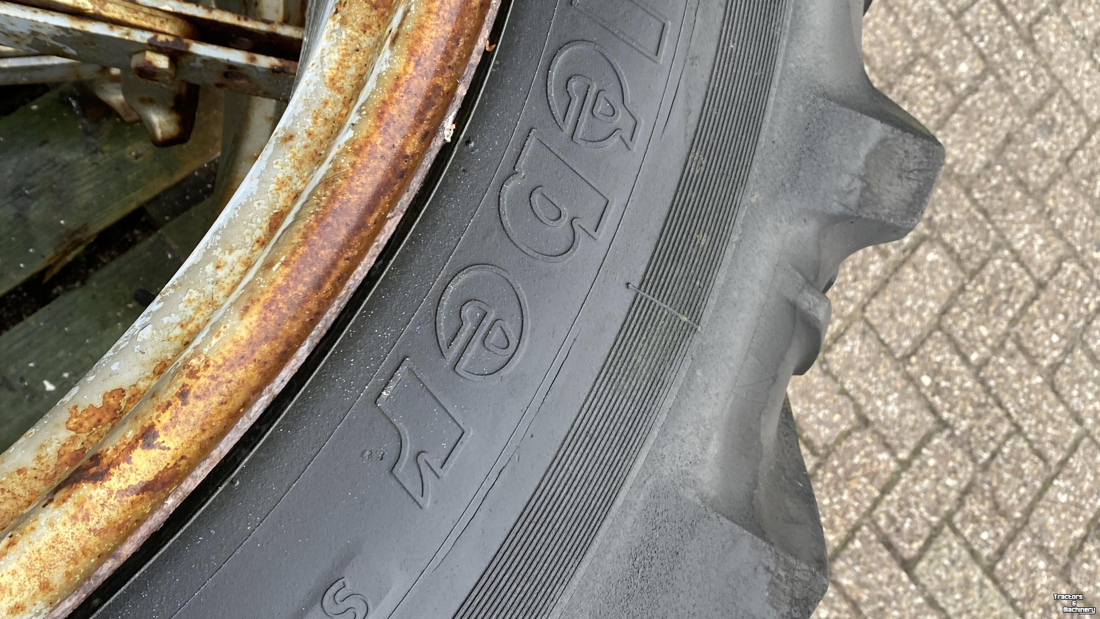 Räder, Reifen, Felgen & Distanzringe Kleber Dubbellucht 13.6R38