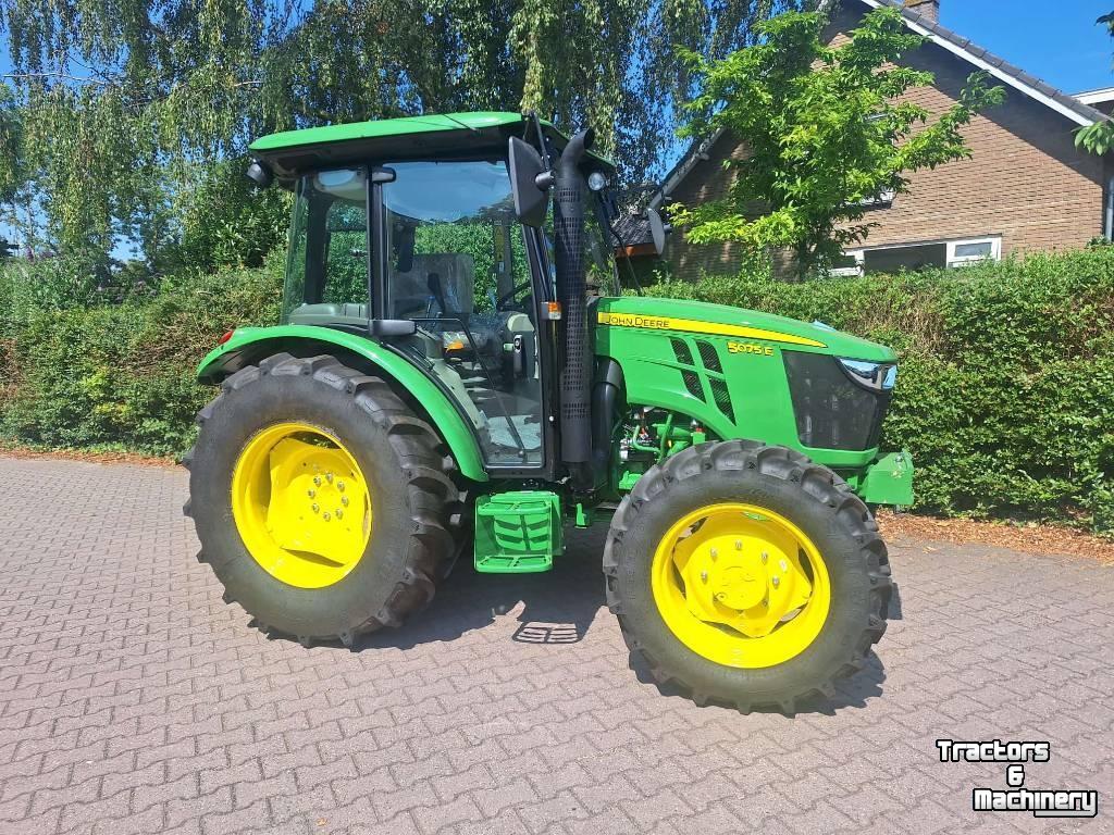 Schlepper / Traktor John Deere 5075 E
