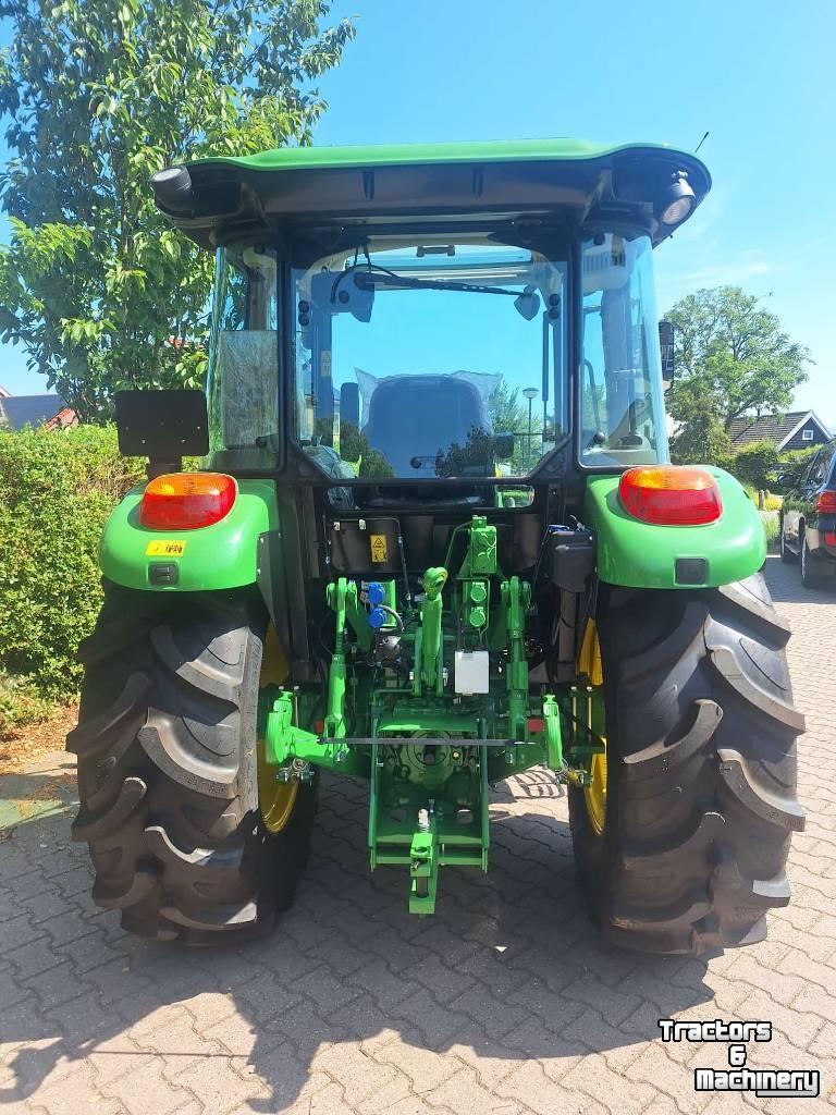 Schlepper / Traktor John Deere 5075 E