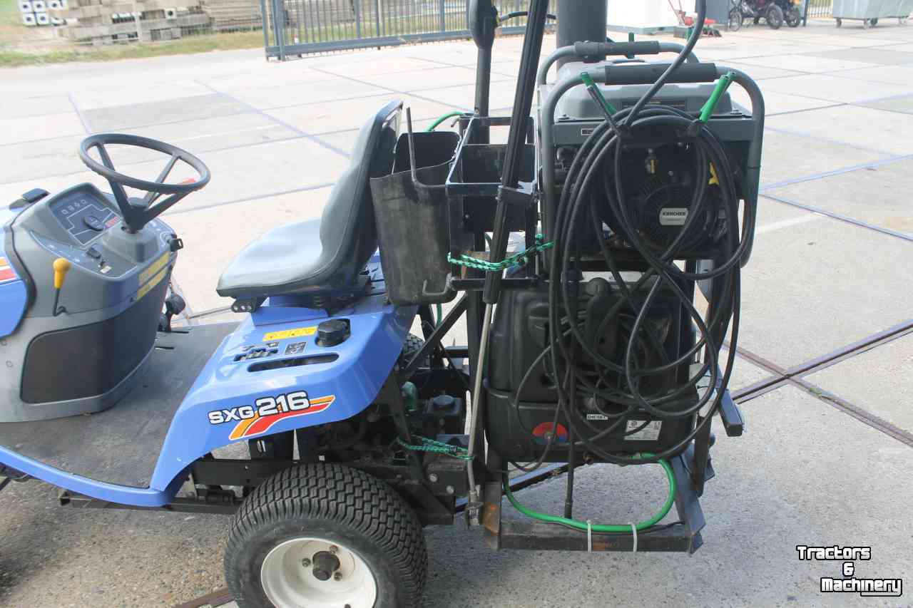Gartentraktoren Iseki SXG216H diesel hydrostaat minitrekker met Weedmaster onkruidkoker heetwatermachine