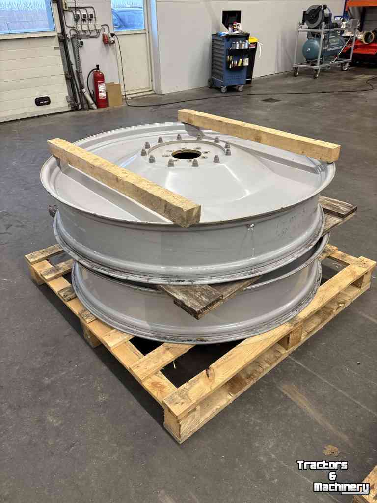 Räder, Reifen, Felgen & Distanzringe Molcon 10 x54 achter en 10 x38 voor