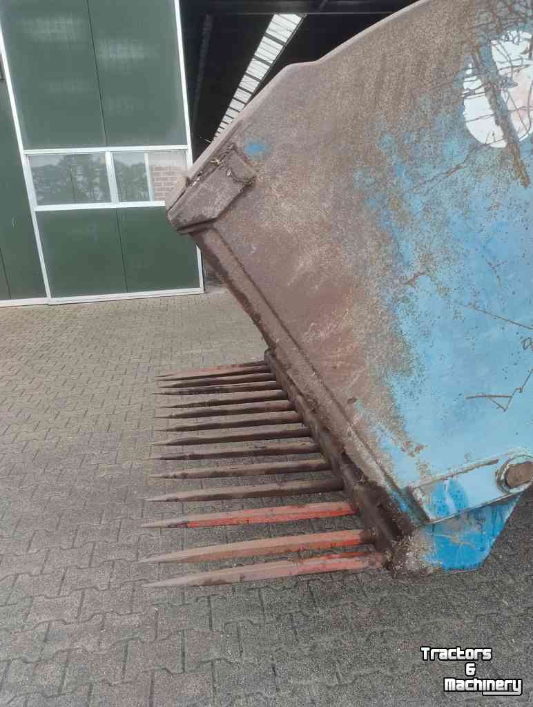 Selbstladender Futterverteilgeräte AP Kuilhapper Volvo 180 cm