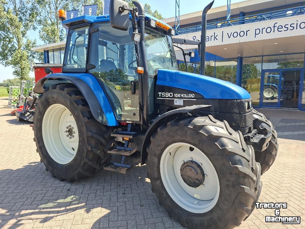 Schlepper / Traktor New Holland TS90