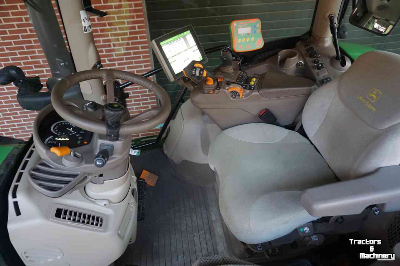 Schlepper / Traktoren John Deere 6130R Command Pro
