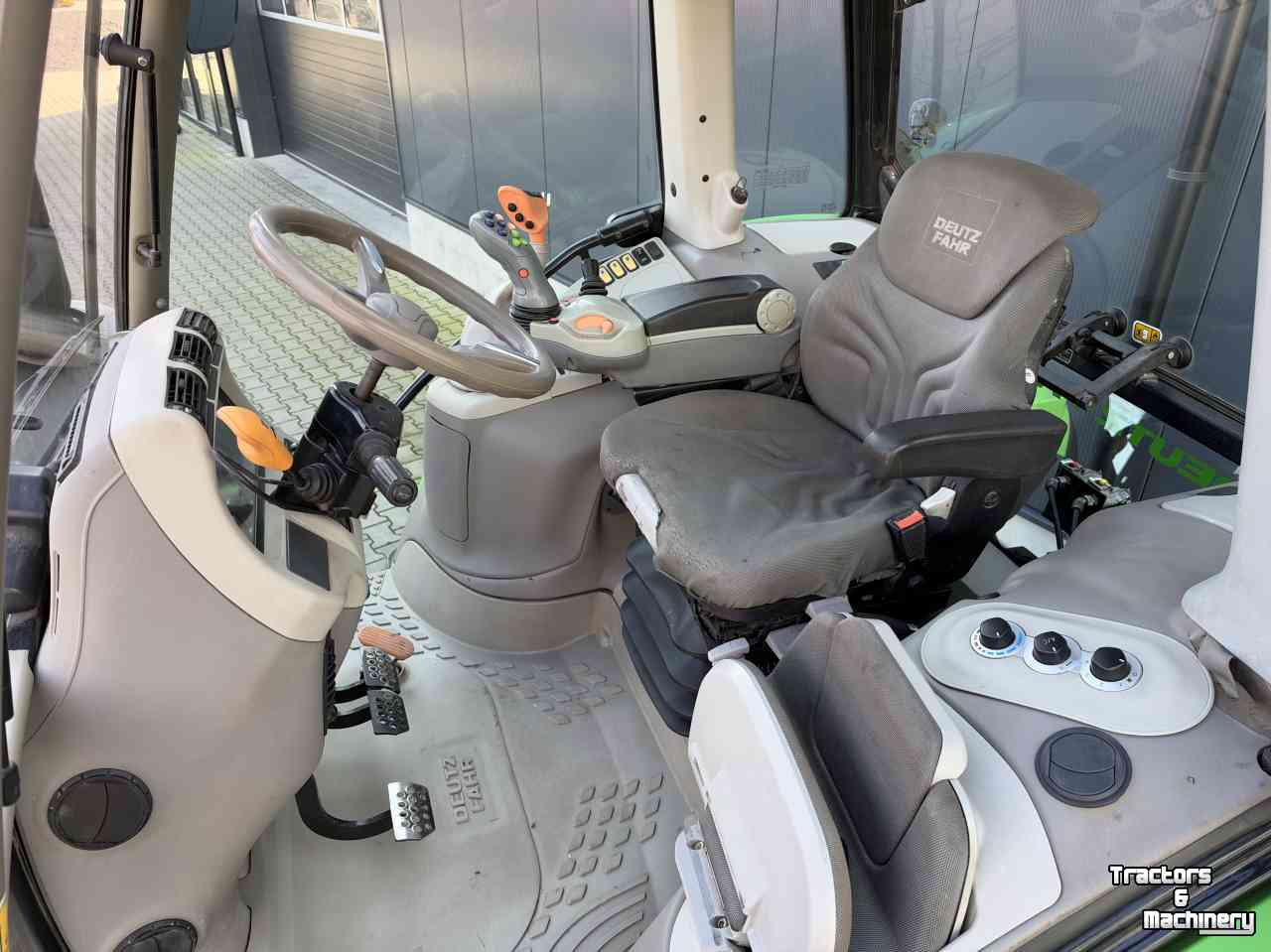 Schlepper / Traktor Deutz-Fahr Agrotron 6140.4
