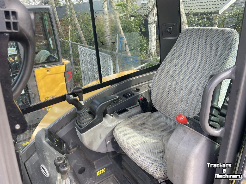 Minibagger Volvo EC 35D kraan + Hulco machinetransporter