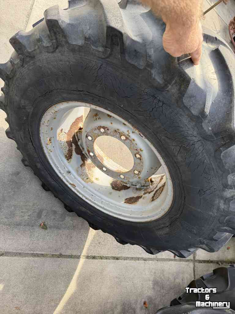 Räder, Reifen, Felgen & Distanzringe Case-IH set velgen 24 inch, met 14.9-24 banden erop