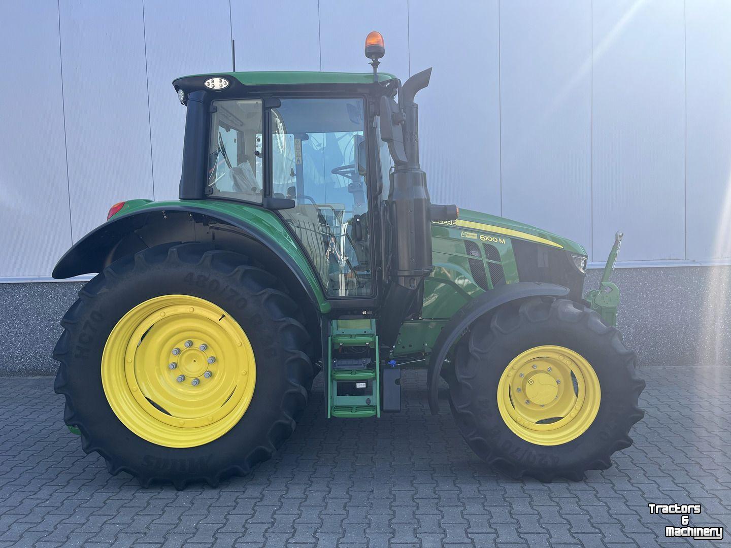 Schlepper / Traktor John Deere 6100M