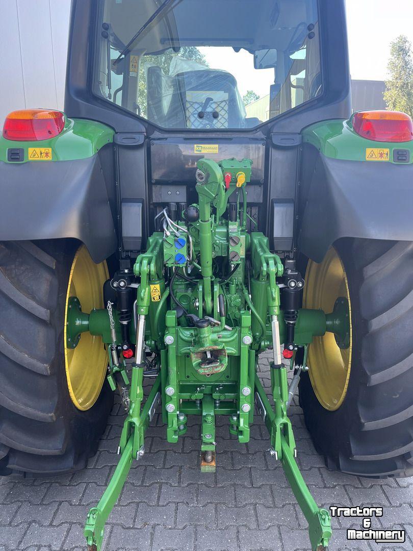 Schlepper / Traktor John Deere 6100M