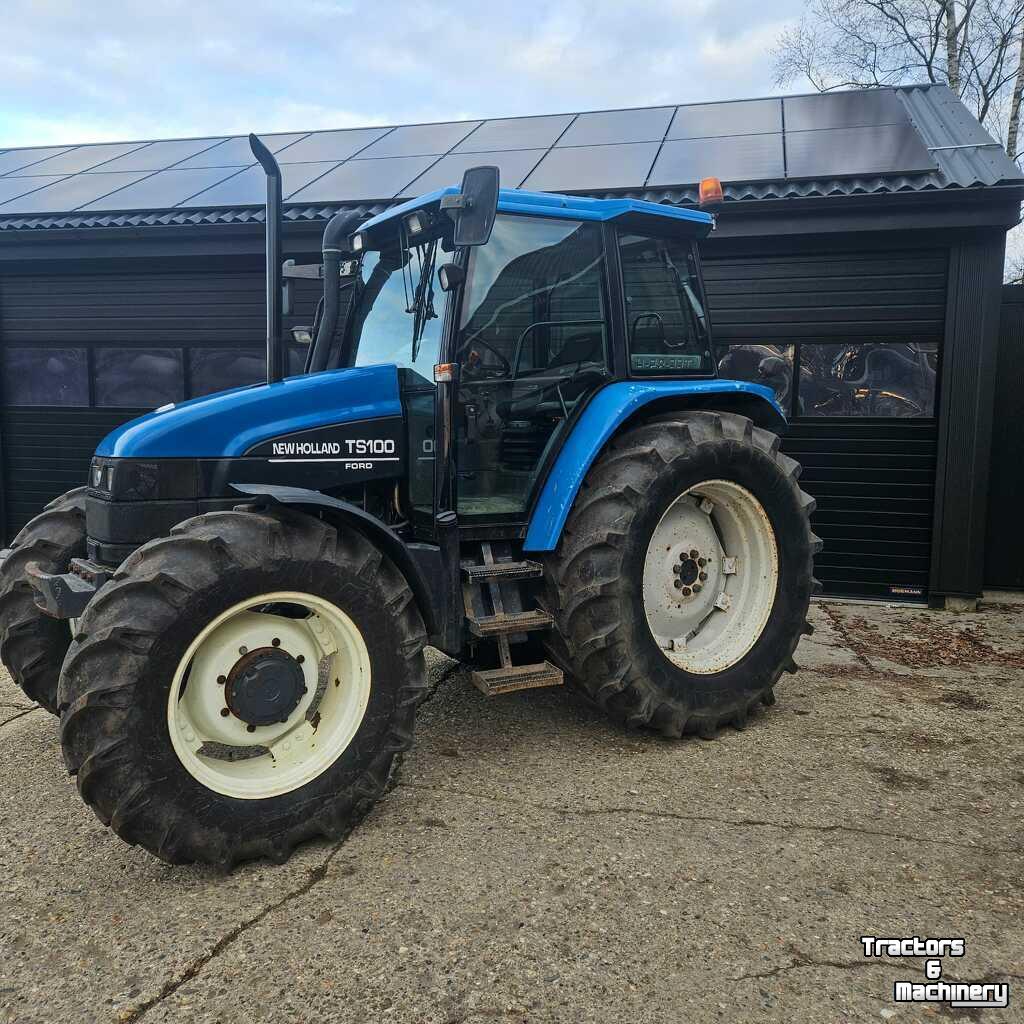 Schlepper / Traktor New Holland TS100