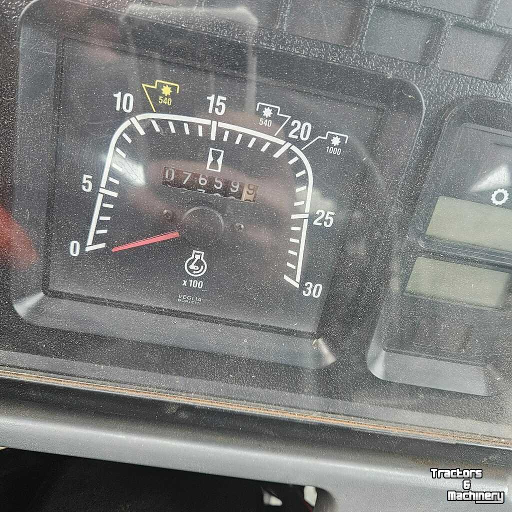 Schlepper / Traktor New Holland TS100