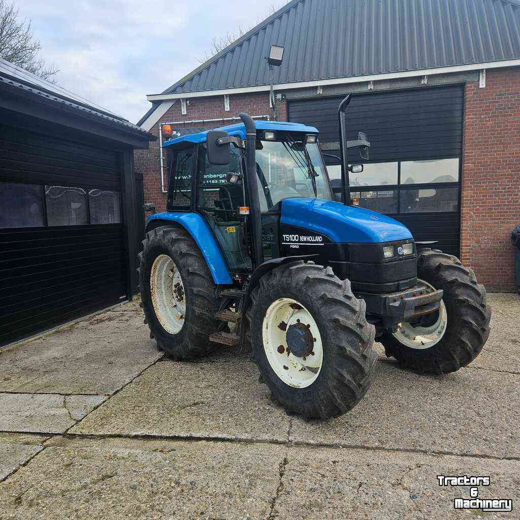 Schlepper / Traktor New Holland TS100