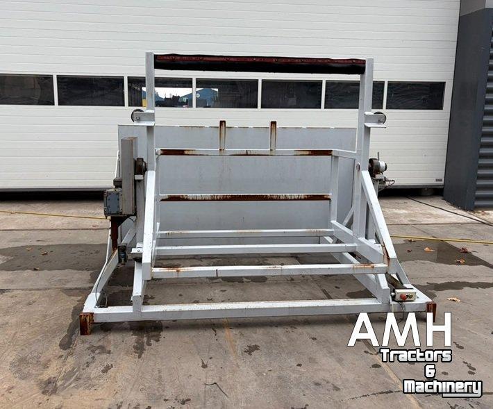 Förderband  2730X650 Bunker met uitvoerband+kantelaar, Feed hopper with discharge conveyor including bin tipper, Dosierbunker mit Austragsband inklusive Kistenkipper