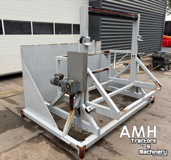 Förderband  2730X650 Bunker met uitvoerband+kantelaar, Feed hopper with discharge conveyor including bin tipper, Dosierbunker mit Austragsband inklusive Kistenkipper