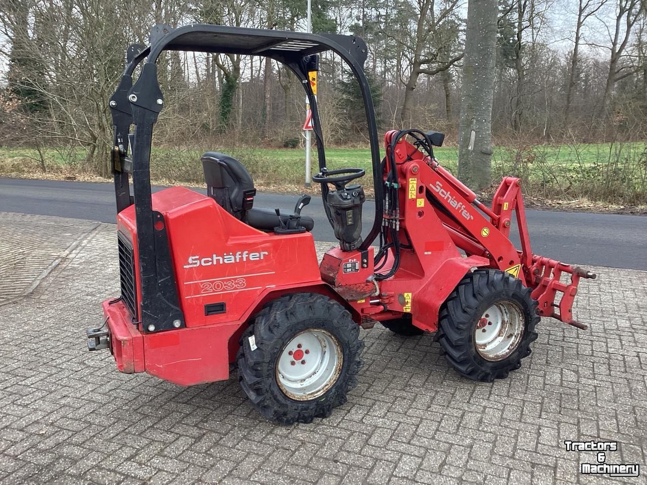 Radlader Schäffer 2033