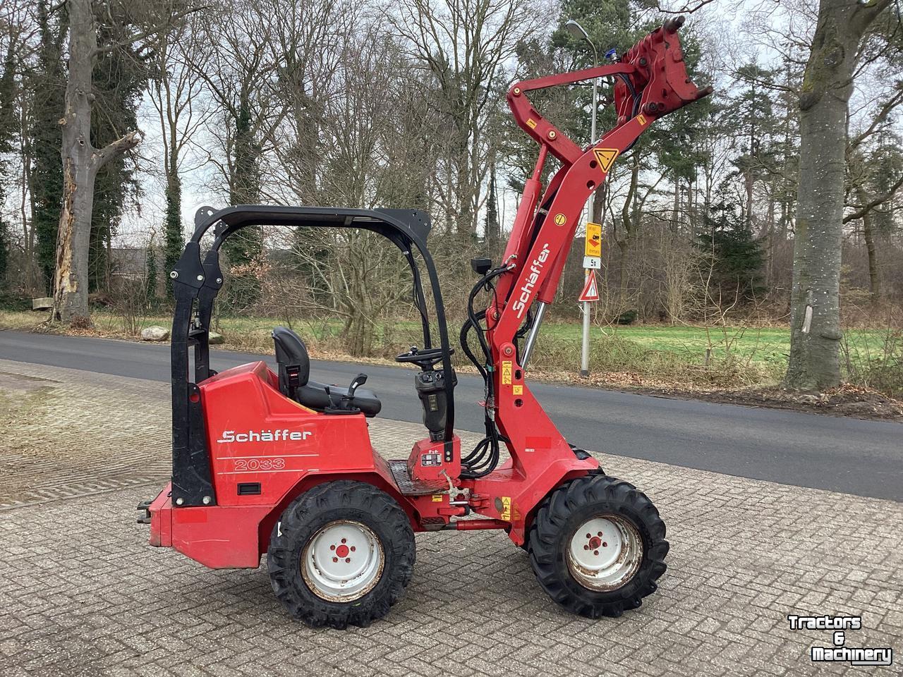 Radlader Schäffer 2033